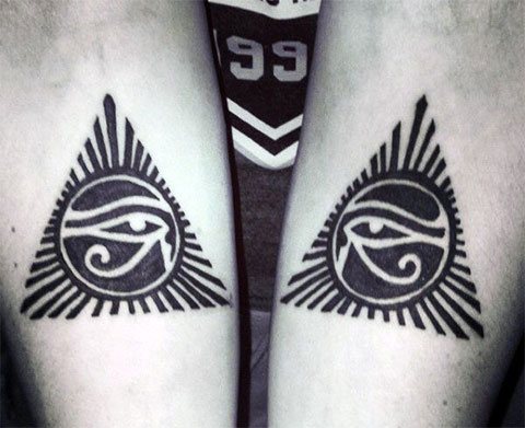 Tatouage des yeux d'Horus dans un triangle