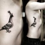 tatouer un pigeon sur ses côtes