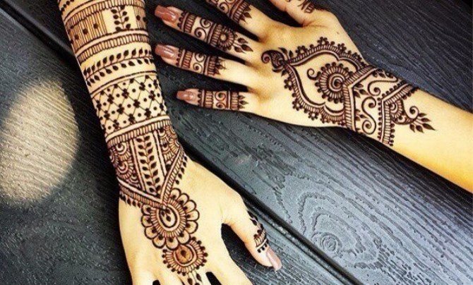 Tattoo henna (mehendi) on the hand - easy, small pictures. How long does the tattoo last. Price. Picture
