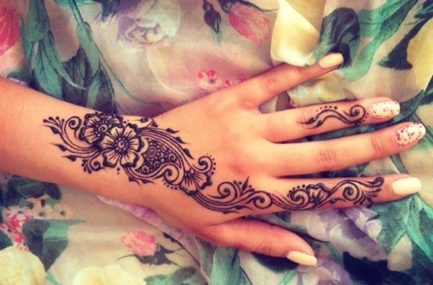 Tatuointi henna (mehendi) käteen - helppoa, pieniä kuvia. Kuinka kauan tatuointi kestää. Hinta. Kuva