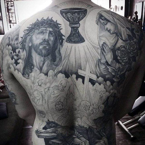 Tatuaje de Jesucristo en la espalda