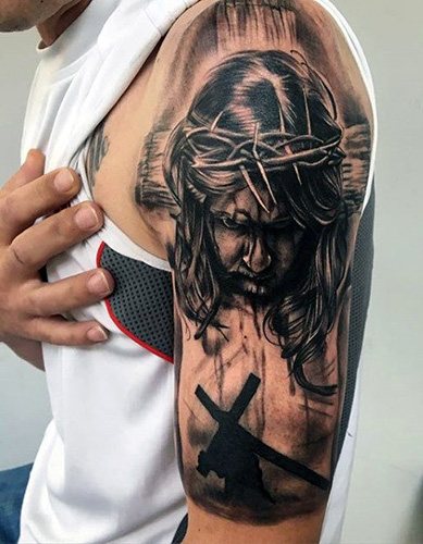 Tatovering af Jesus på arm, ryg, skulder, bryst. Betydning, på korset, med djævelen, maskine, due, due