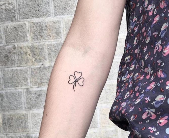 Tattoo Kleeblatt im minimalistischen Stil