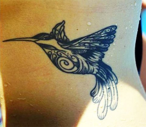 Tatouage de colibri noir