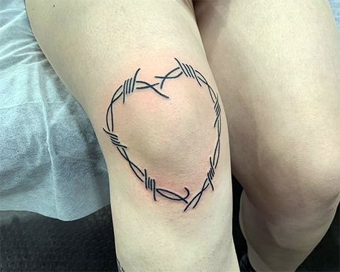 Tatuaje de corazón de alambre de púas
