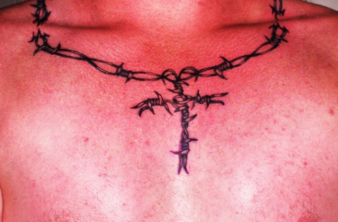 Татуировка с бодлива тел. Значение на стъпалото, китката, врата, крака, с цветя, роза, сърце, кръст