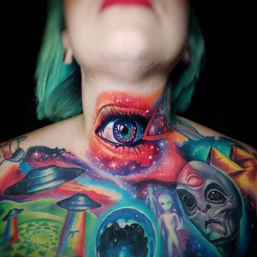 Tattoo-Platz auf dem Arm, Unterarm, Bein. Skizzen schwarz und weiß, Minimalismus, Geometrie. Foto