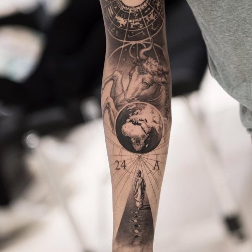 Tattoo-Platz auf dem Arm, Unterarm, Bein. Skizzen schwarz und weiß, Minimalismus, Geometrie. Foto