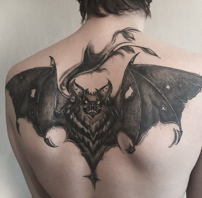 Tatouage de chauve-souris dans un style hyperréaliste