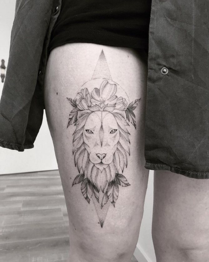 Tattoo lion dotwork