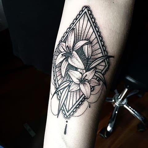 Tatouage d'un lys sur votre bras