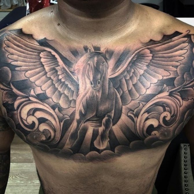 tatouage de cheval sur la poitrine