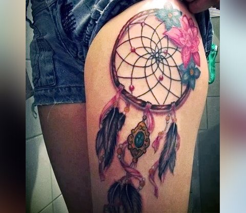 Tatouage d'un attrape-rêves pour fille