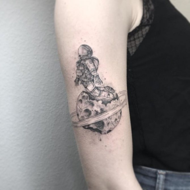 význam tetování měsíce pro dívky