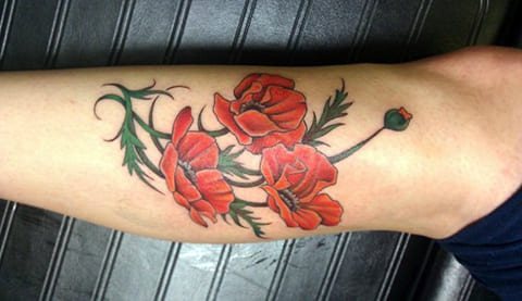 Tatouage de coquelicots