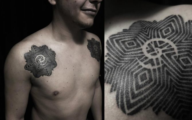 Tatovering mandala på mandligt kraveben
