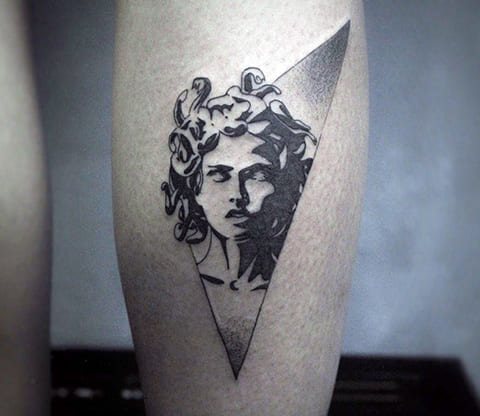 Tatuaggio Medusa Gorgone su un vitello