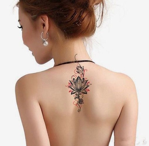 Tatouage entre les omoplates pour les filles. Photo, signification, croquis