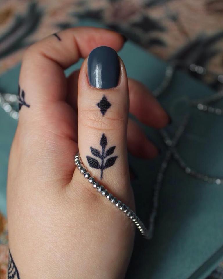 tatouage entre les pouces