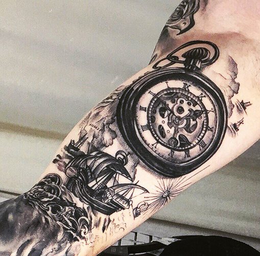 Tatouage avec thème nautique. Photo, croquis, manche sur jambe, bras, mollet, dos, poignet, signification