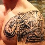 Tatouage avec thème nautique. Photo, croquis, manche sur la jambe, bras, mollet, dos, poignet, signification