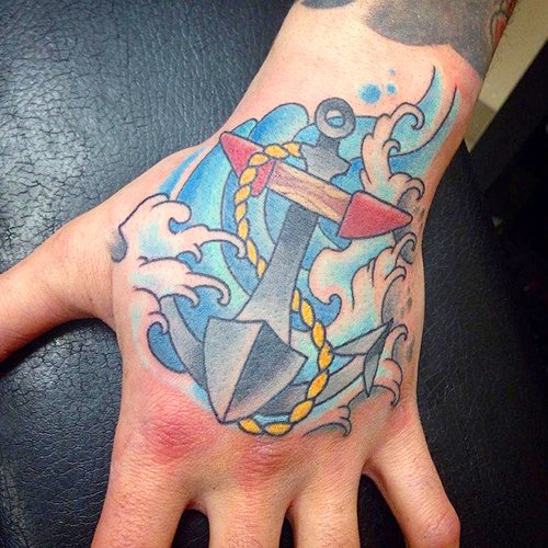 Tatouage avec thème nautique. Photos, croquis, manchon sur les jambes, les bras, les mollets, le dos, le poignet, sens