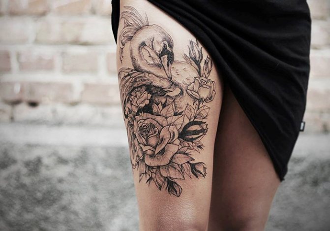 Τατουάζ στο ισχίο