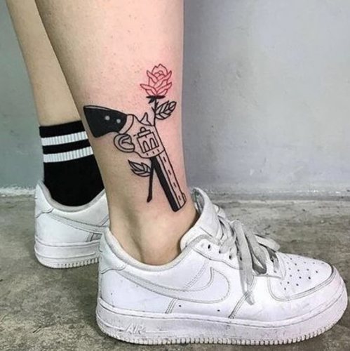 Tatouage sur le tibia pour les filles, les hommes. Croquis, photos : inscriptions, Polynésie, biomécanique