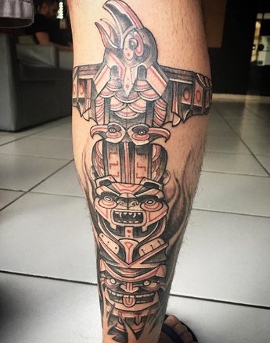 Tatouage sur le tibia pour les filles, les hommes. Croquis, photos : inscriptions, Polynésie, biomécanique