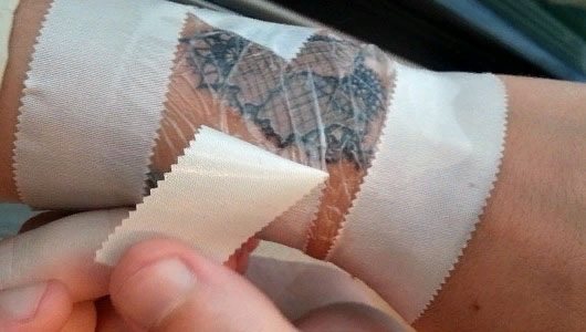 Tatouage sur le poignet pour les hommes, les filles. Photos, croquis, inscriptions, images ayant une signification, idées de tatouage et leurs significations