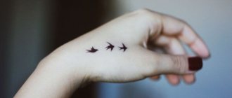 Tatouage au poignet - 60 idées monochromes et couleurs