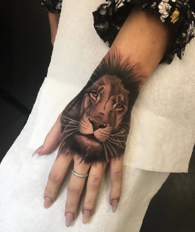 Tatouage sur la main - Tatouage sur la main - Tatouage sur la main - Tatouage de la main du tigre