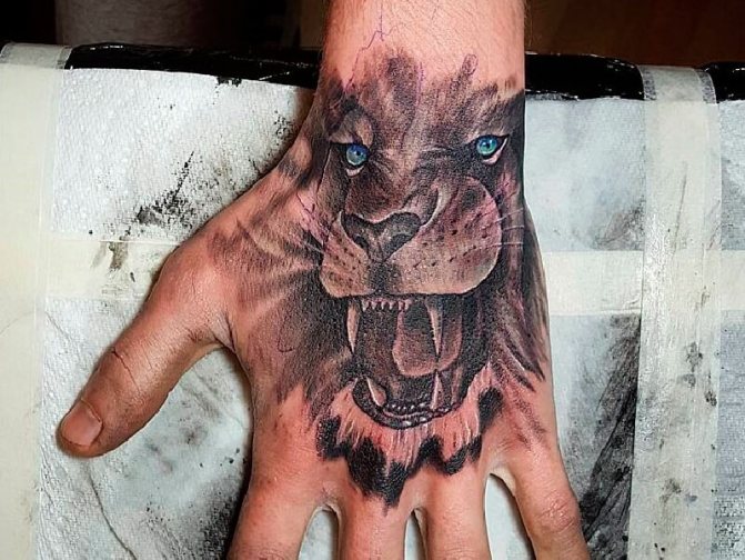 Tattoo on hand - Tattoo on hand - Hand tattoo - Tattoo on hand for men - Men's hand tattoos