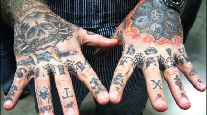 Tatouage sur la main - Tatouage sur la main - Tatouage sur la main pour les hommes - Tatouage sur la main