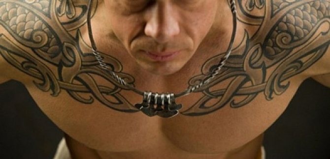 Tattoo on men's collarbones
