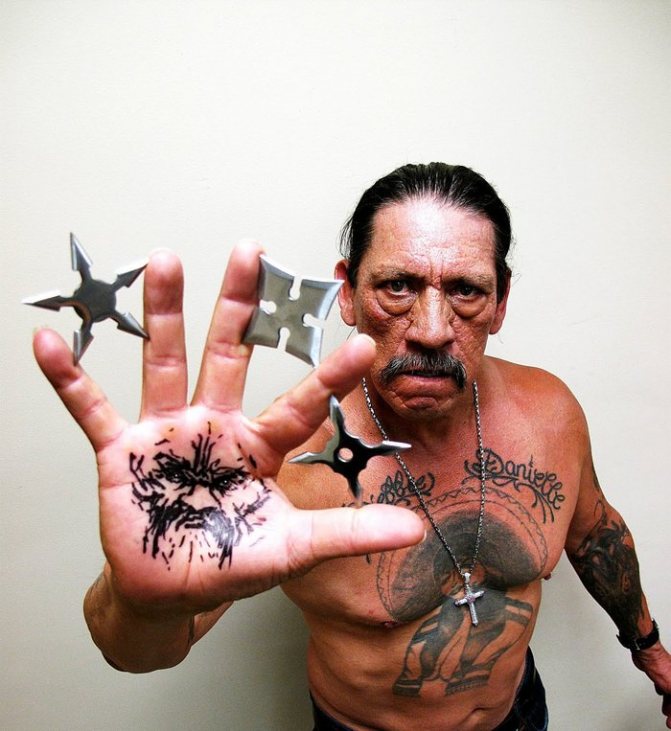 tatouage sur la paume de la main