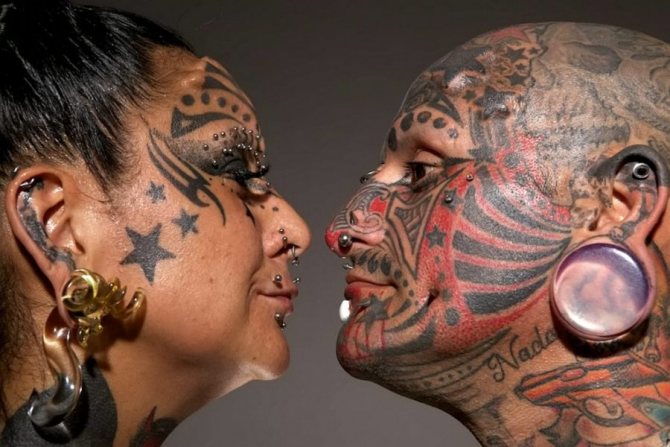 tatouage sur le visage