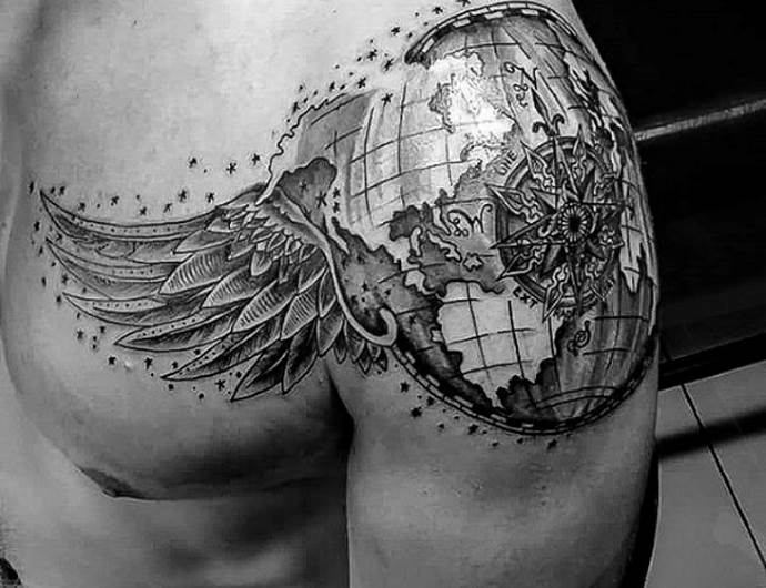 tetování na rameni muže