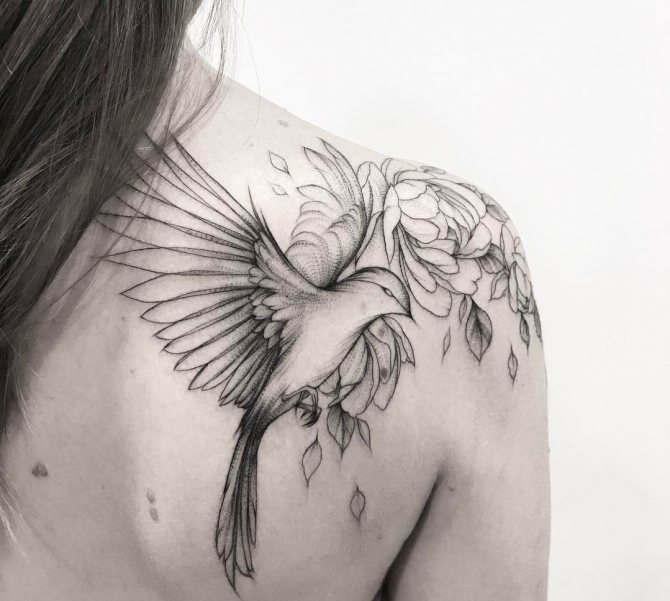 Tatouage d'épaule d'oiseau