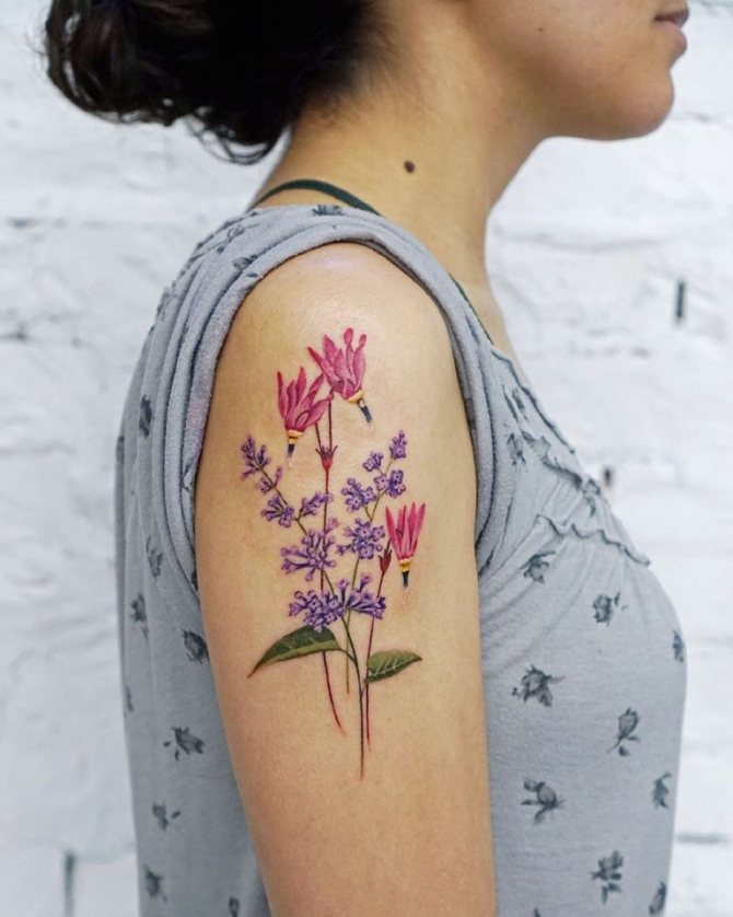 ショルダータトゥー