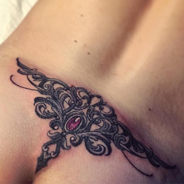 ガールバックタトゥー