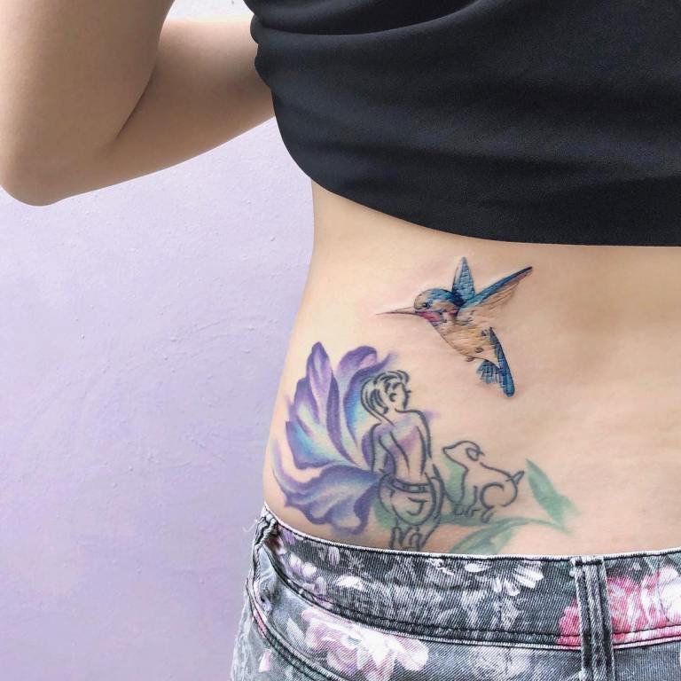 女の子のためのタトゥーの背中のスケッチ