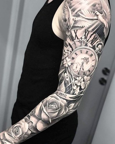 Signification des tatouages de mains, traductions slaves et latines, ornements celtiques sur les mains.