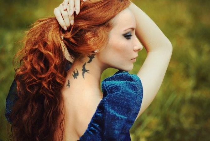 Tatouage sur la nuque des filles