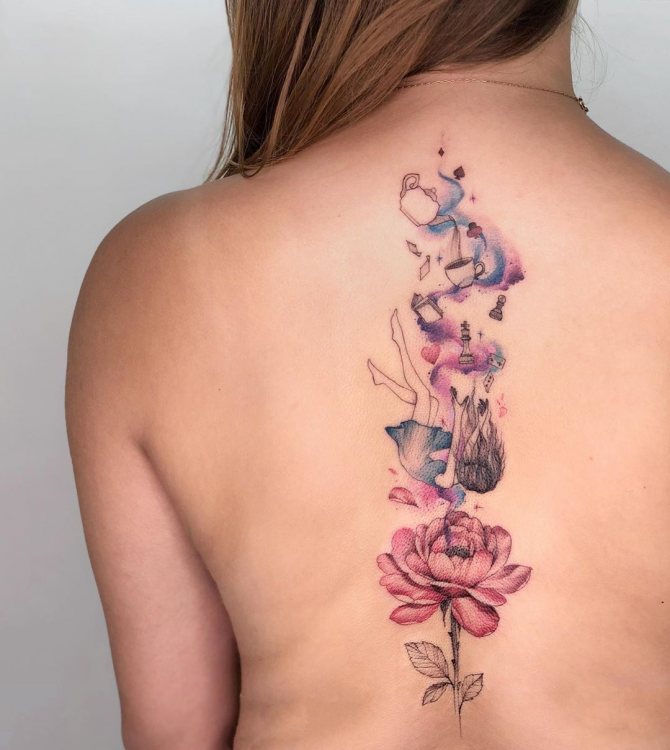 Tatouage dans le dos pour les filles photo 13