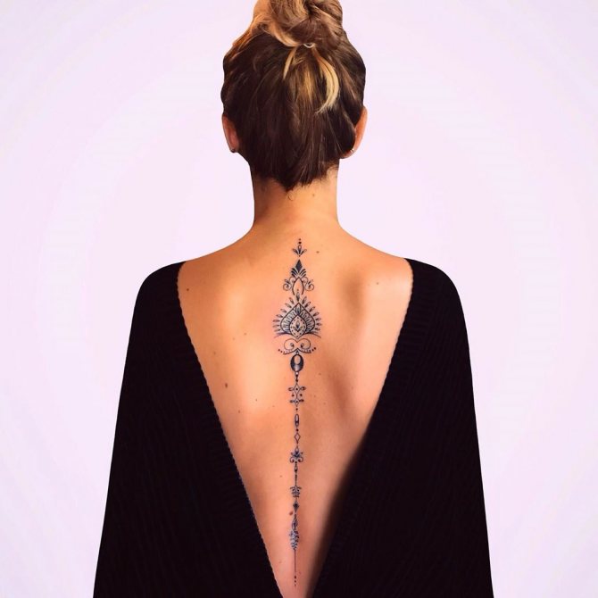 Tatouage dans le dos pour les filles photo 9