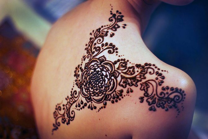 tatouage dans le dos