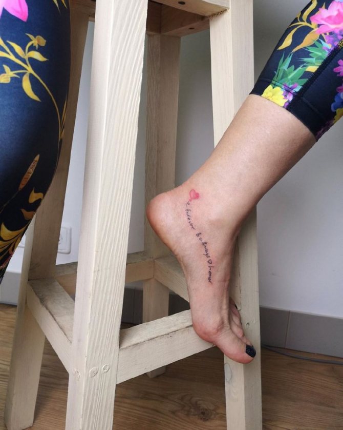 tatuaje en el pie
