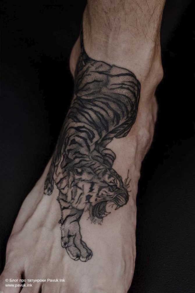 Τατουάζ στο πόδι 09