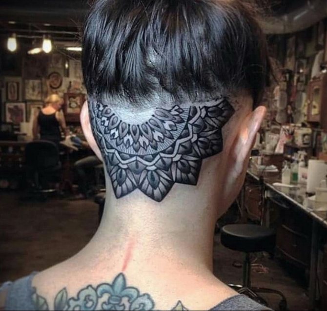 Тату-на-затылке-для-девушек-24.09.2019-№005-the-back-of-the-head-tattoo-tattoo-photo.ru_